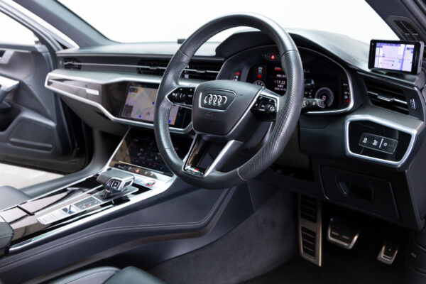 S6 アバント4WD
