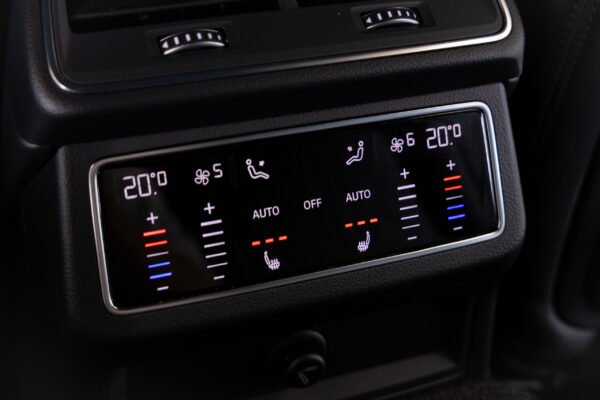 S6 アバント4WD