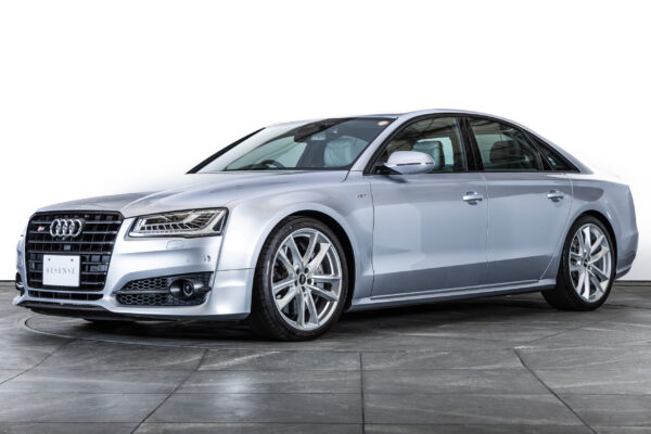 S8プラス 4WD