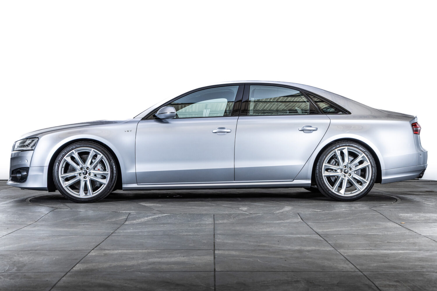 S8プラス 4WD