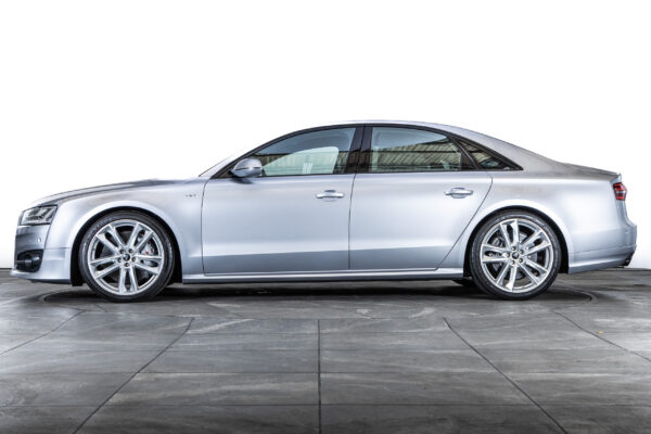 S8プラス 4WD