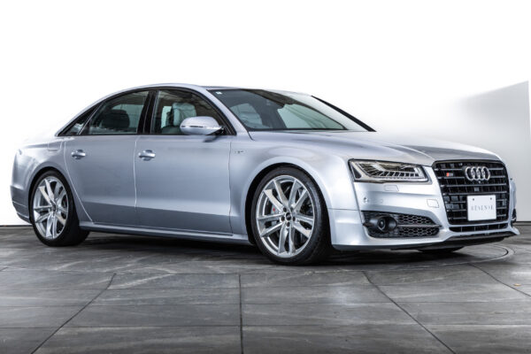 S8プラス 4WD