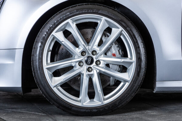 S8プラス 4WD