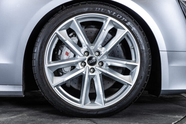 S8プラス 4WD