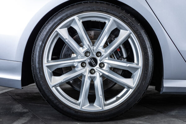 S8プラス 4WD