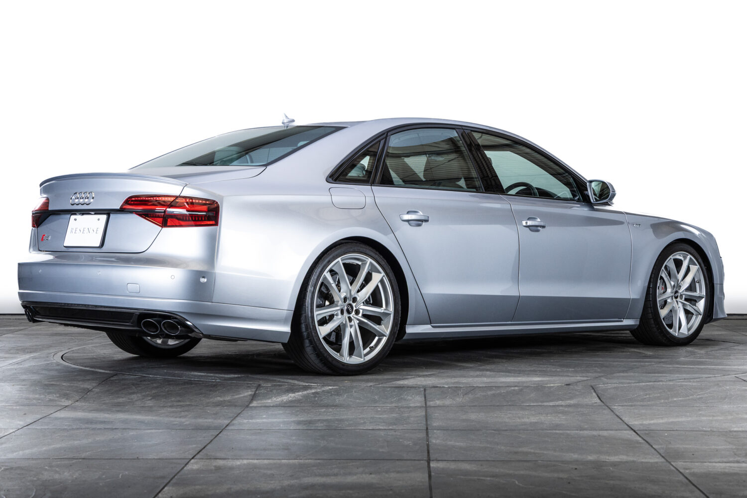 S8プラス 4WD