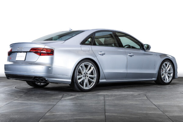 S8プラス 4WD