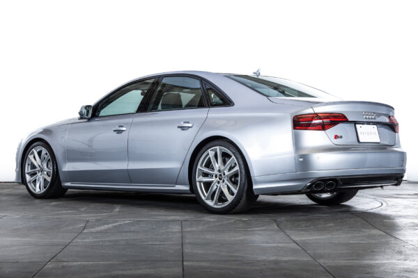 S8プラス 4WD