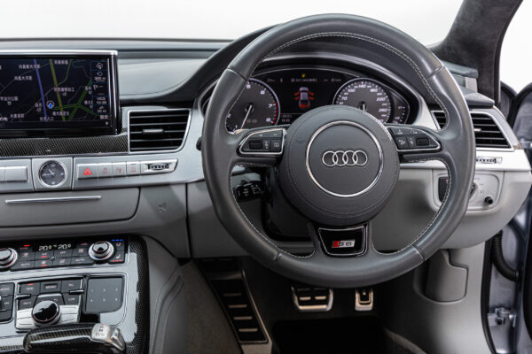 S8プラス 4WD