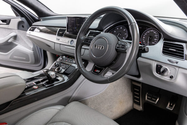 S8プラス 4WD