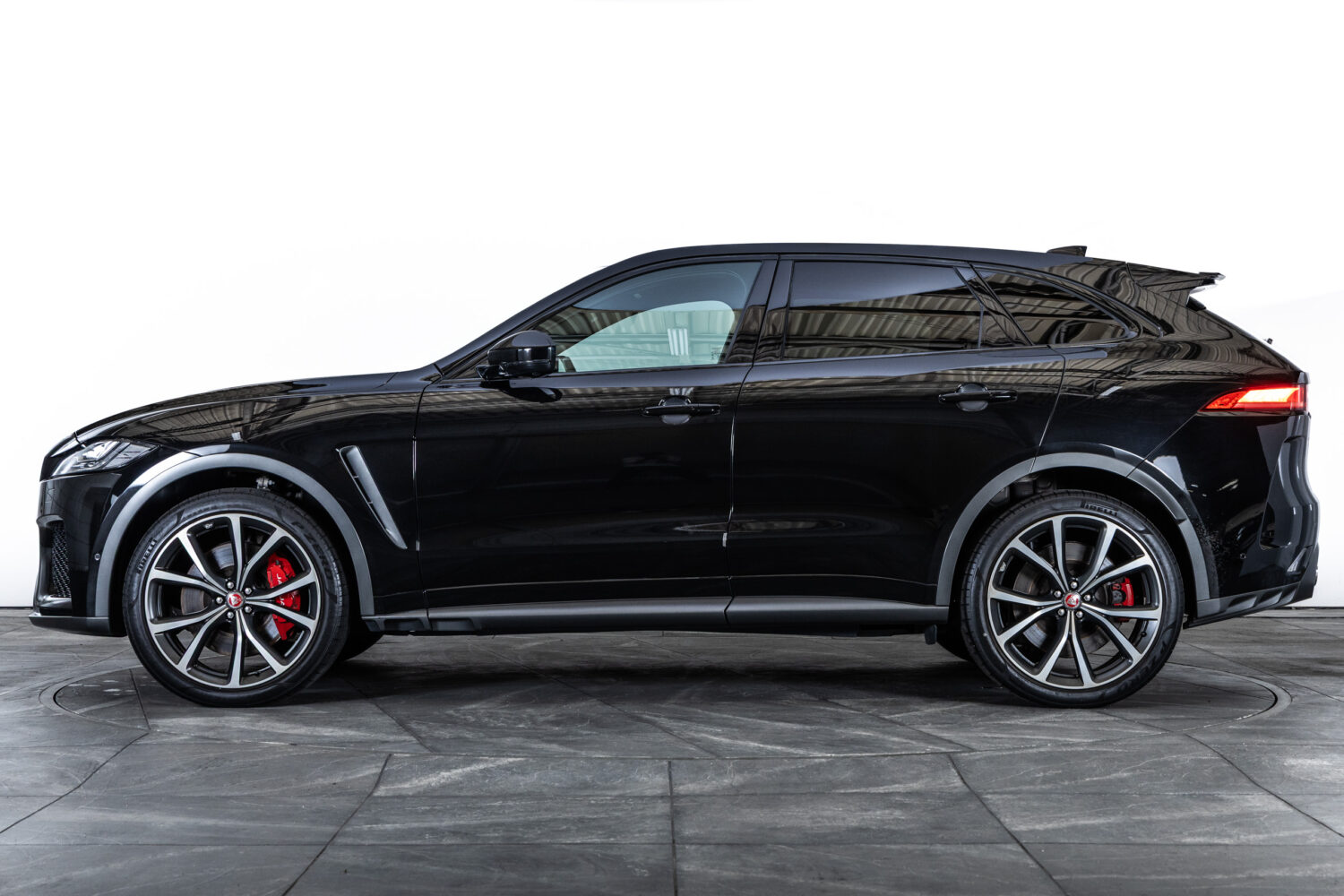 Fペイス SVR 5.0L P550 4WD
