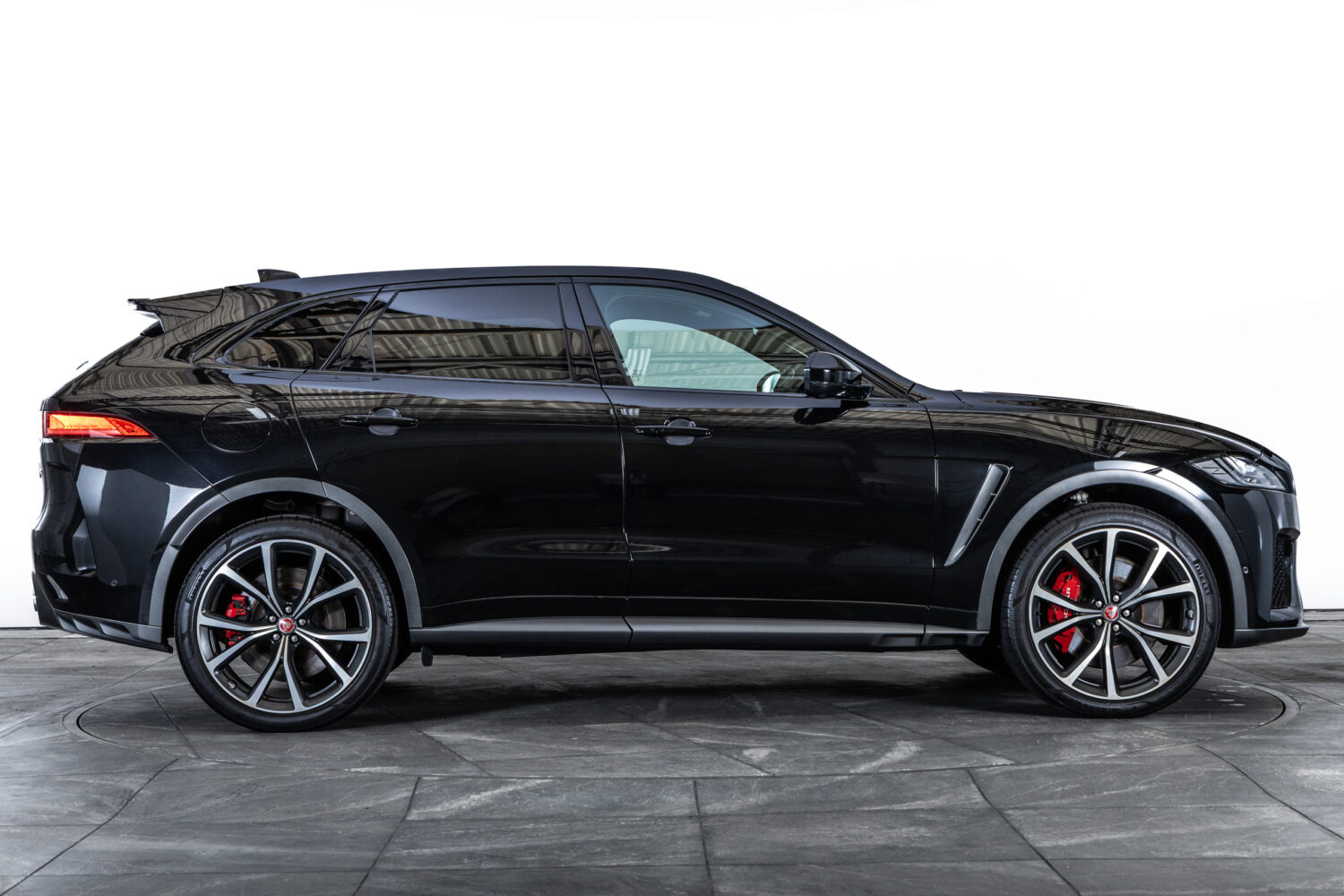 Fペイス SVR 5.0L P550 4WD
