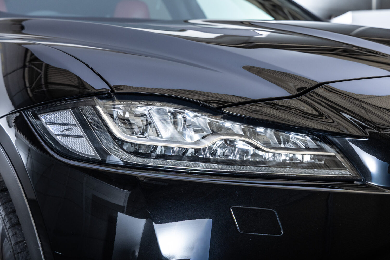 Fペイス SVR 5.0L P550 4WD