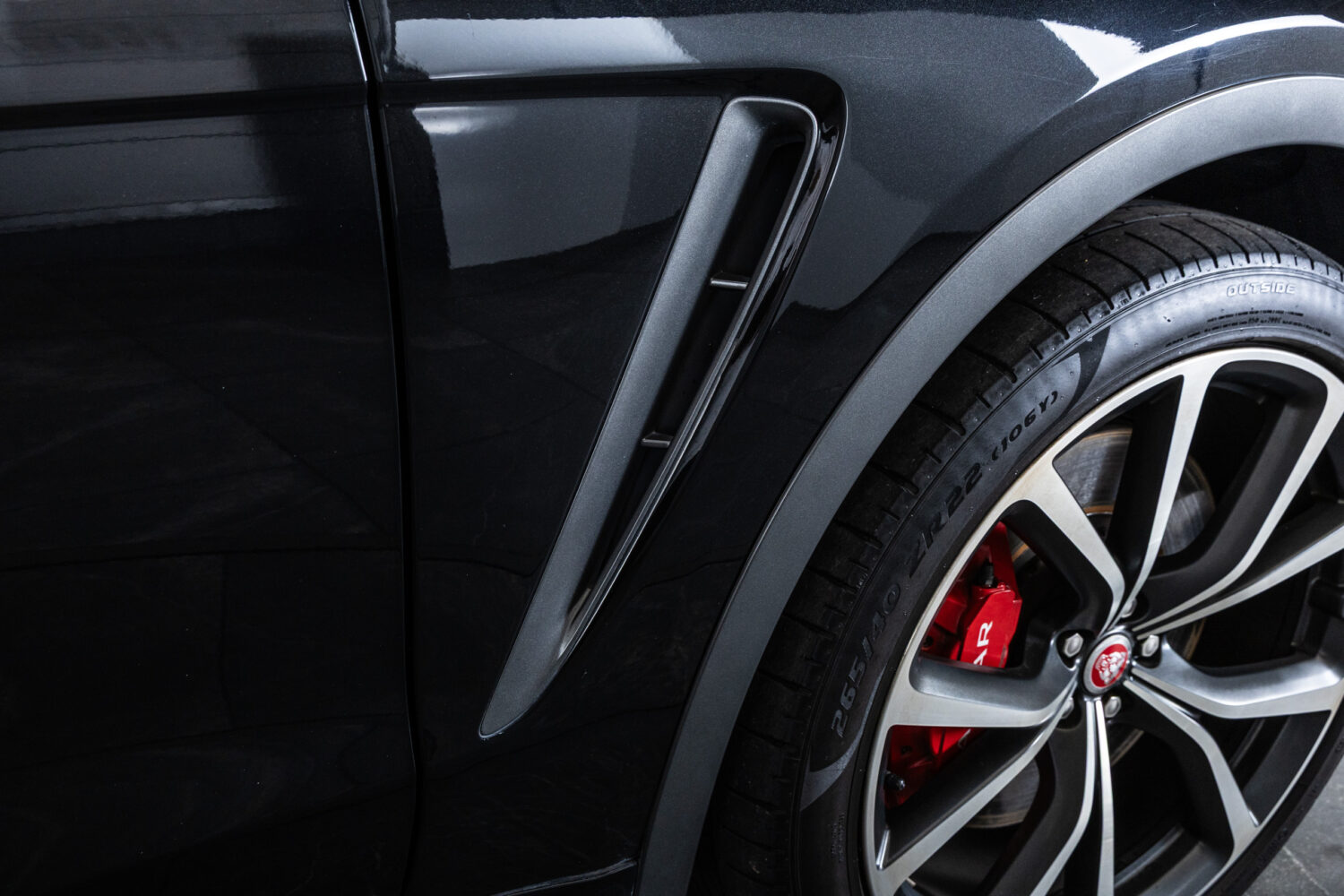 Fペイス SVR 5.0L P550 4WD