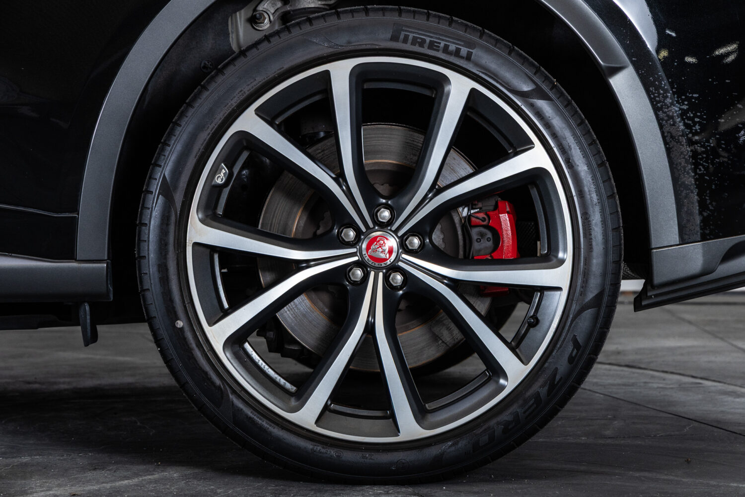 Fペイス SVR 5.0L P550 4WD