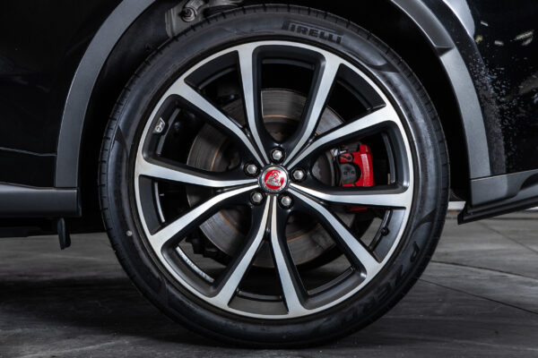 Fペイス SVR 5.0L P550 4WD