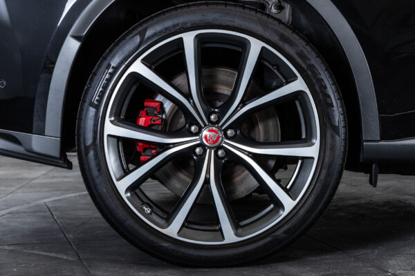 Fペイス SVR 5.0L P550 4WD