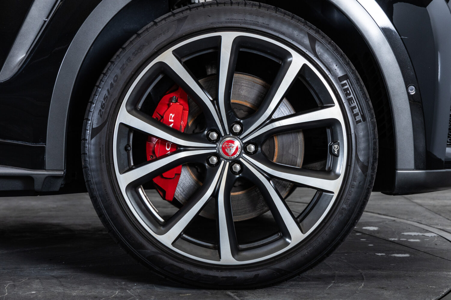 Fペイス SVR 5.0L P550 4WD