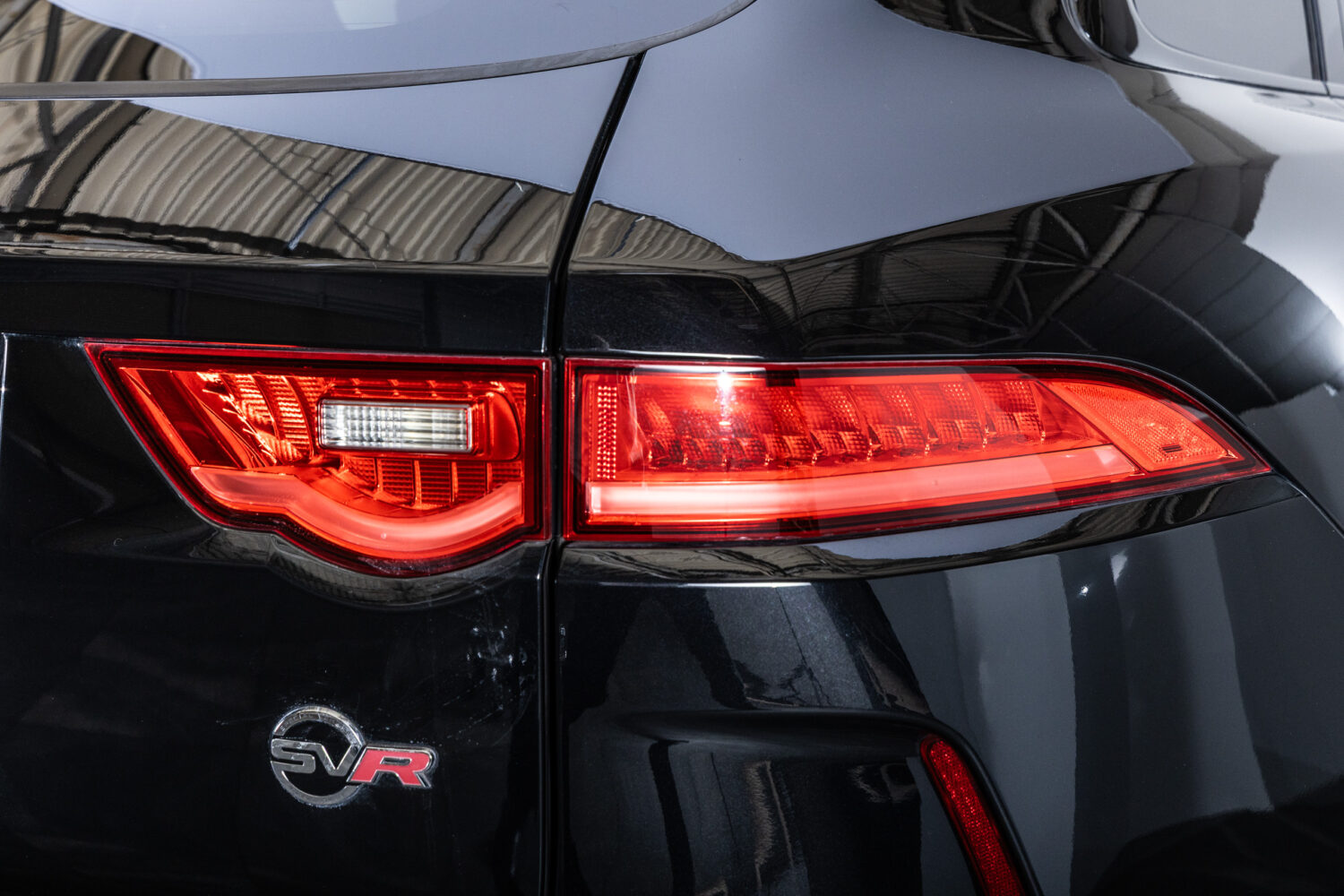 Fペイス SVR 5.0L P550 4WD