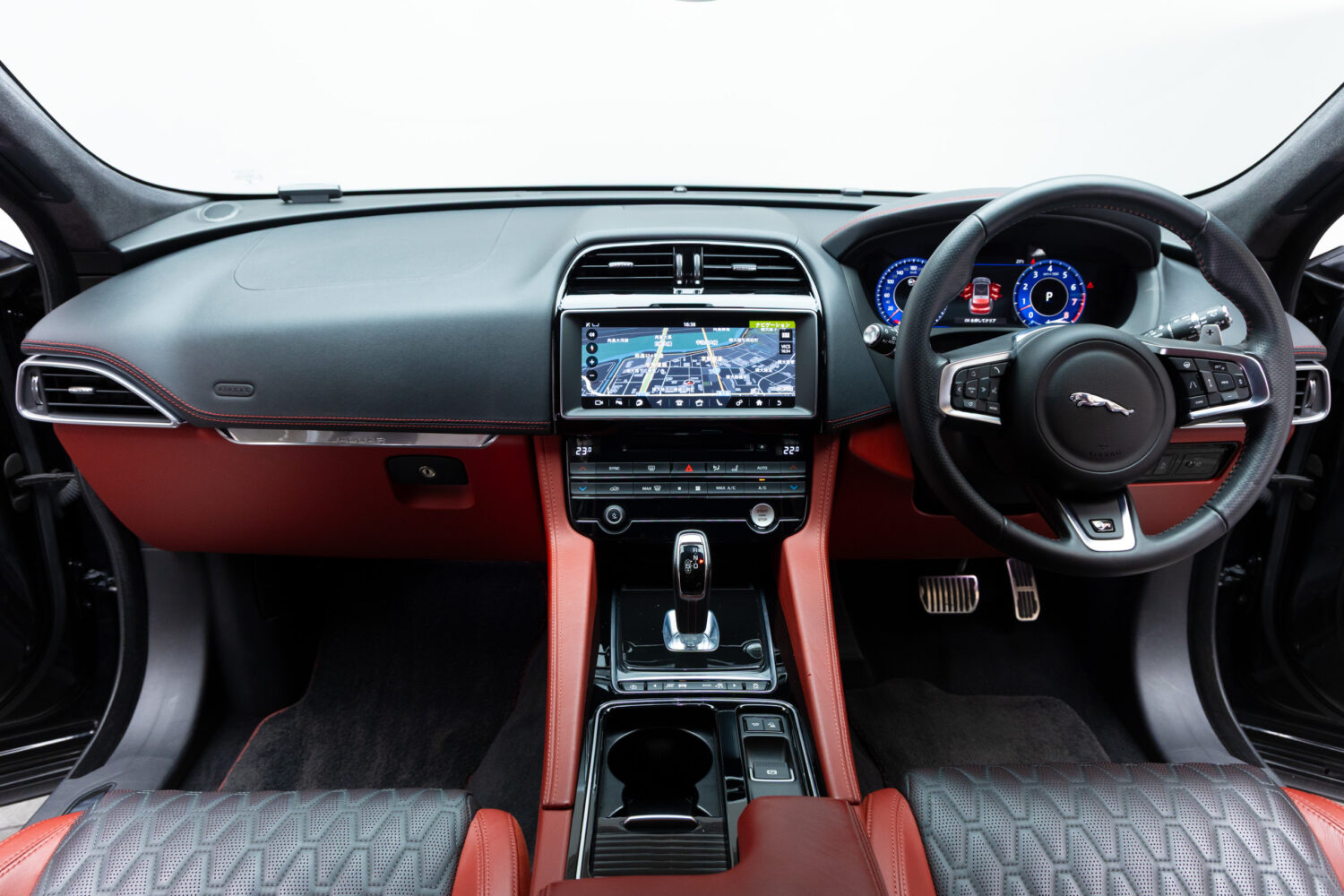 Fペイス SVR 5.0L P550 4WD
