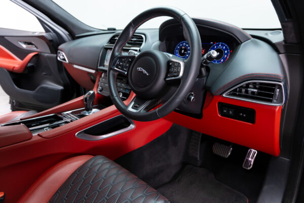 Fペイス SVR 5.0L P550 4WD