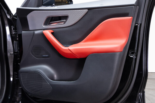 Fペイス SVR 5.0L P550 4WD