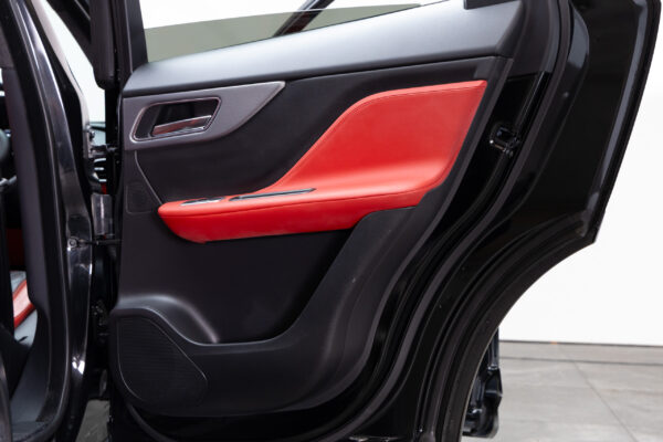 Fペイス SVR 5.0L P550 4WD