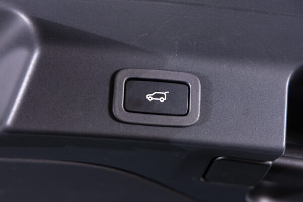 Fペイス SVR 5.0L P550 4WD