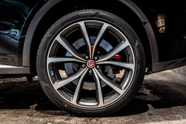 Fペイス SVR 5.0L P550 4WD