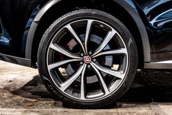 Fペイス SVR 5.0L P550 4WD