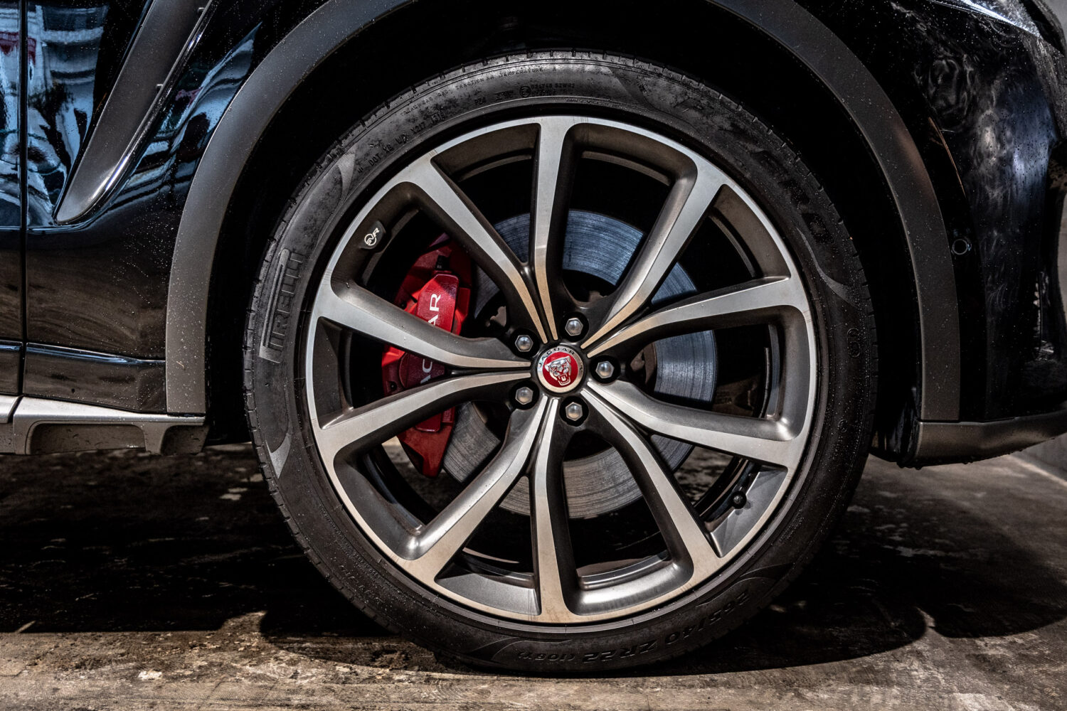 Fペイス SVR 5.0L P550 4WD