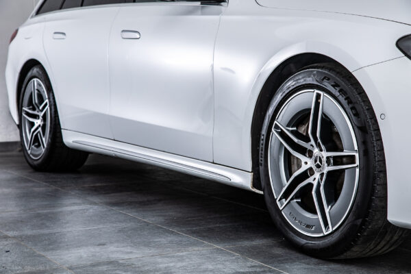 Eクラス E220d ワゴン アバンギャルド ISG 搭載