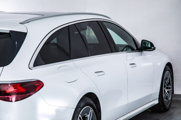 Eクラス E220d ワゴン アバンギャルド ISG 搭載