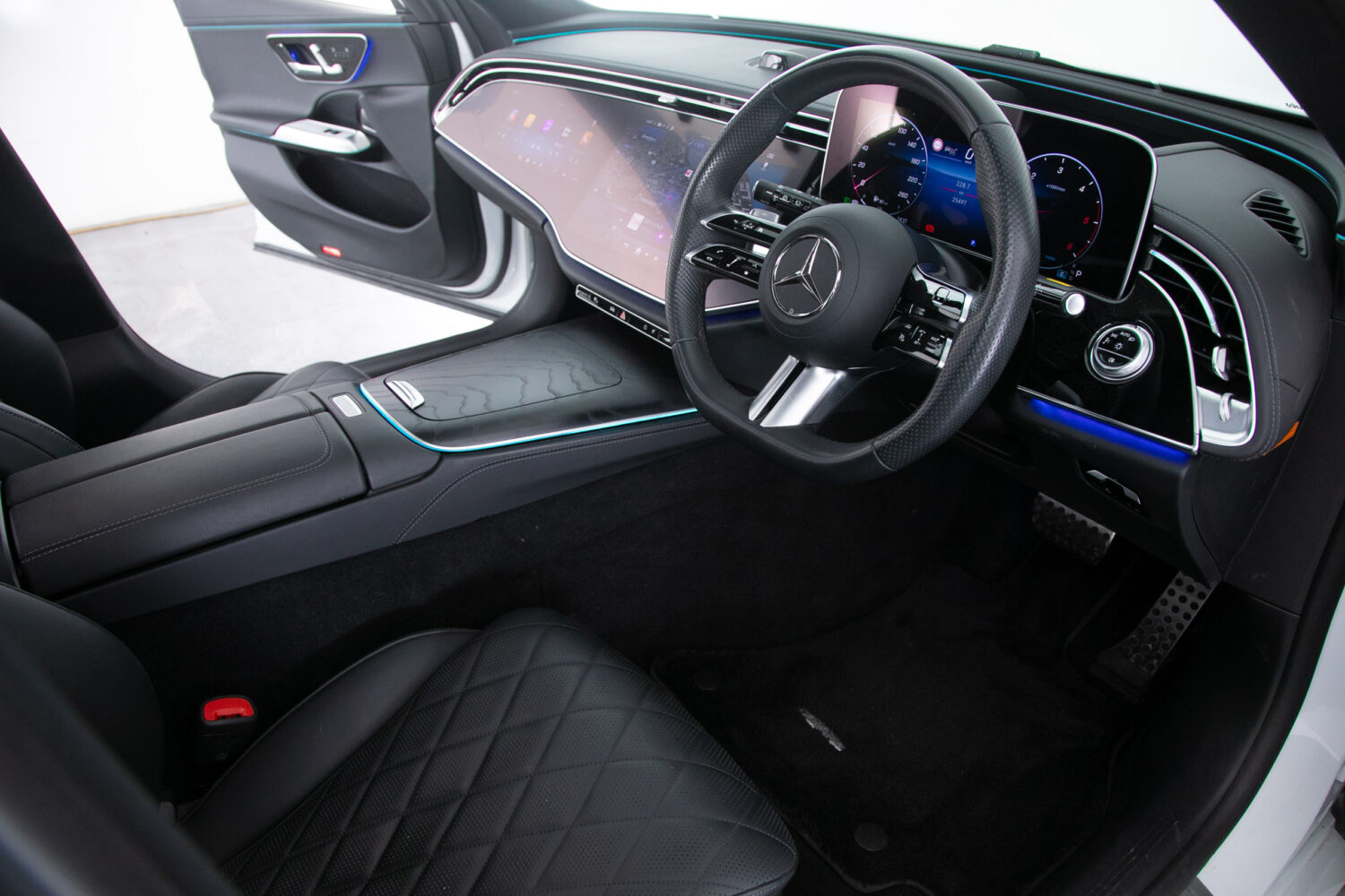 Eクラス E220d ワゴン アバンギャルド ISG 搭載