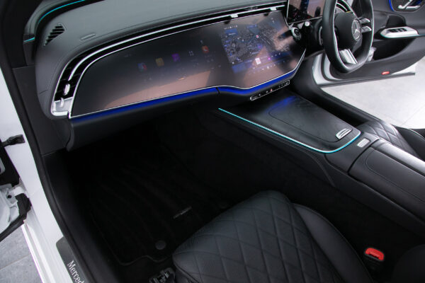 Eクラス E220d ワゴン アバンギャルド ISG 搭載