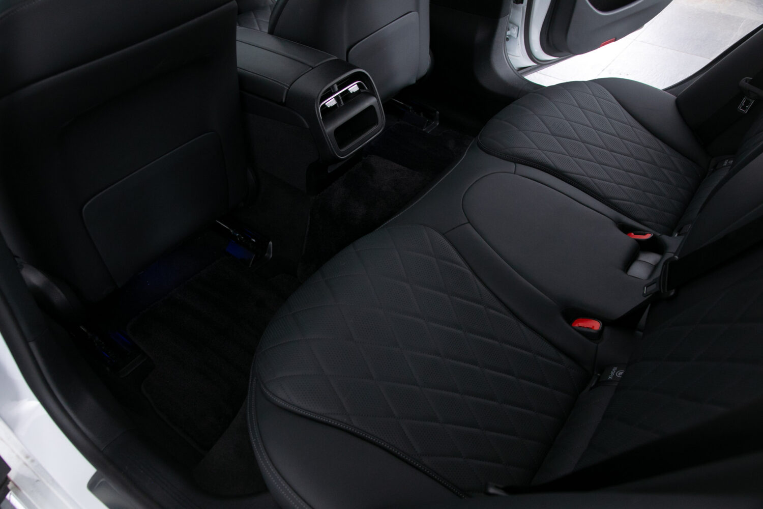 Eクラス E220d ワゴン アバンギャルド ISG 搭載