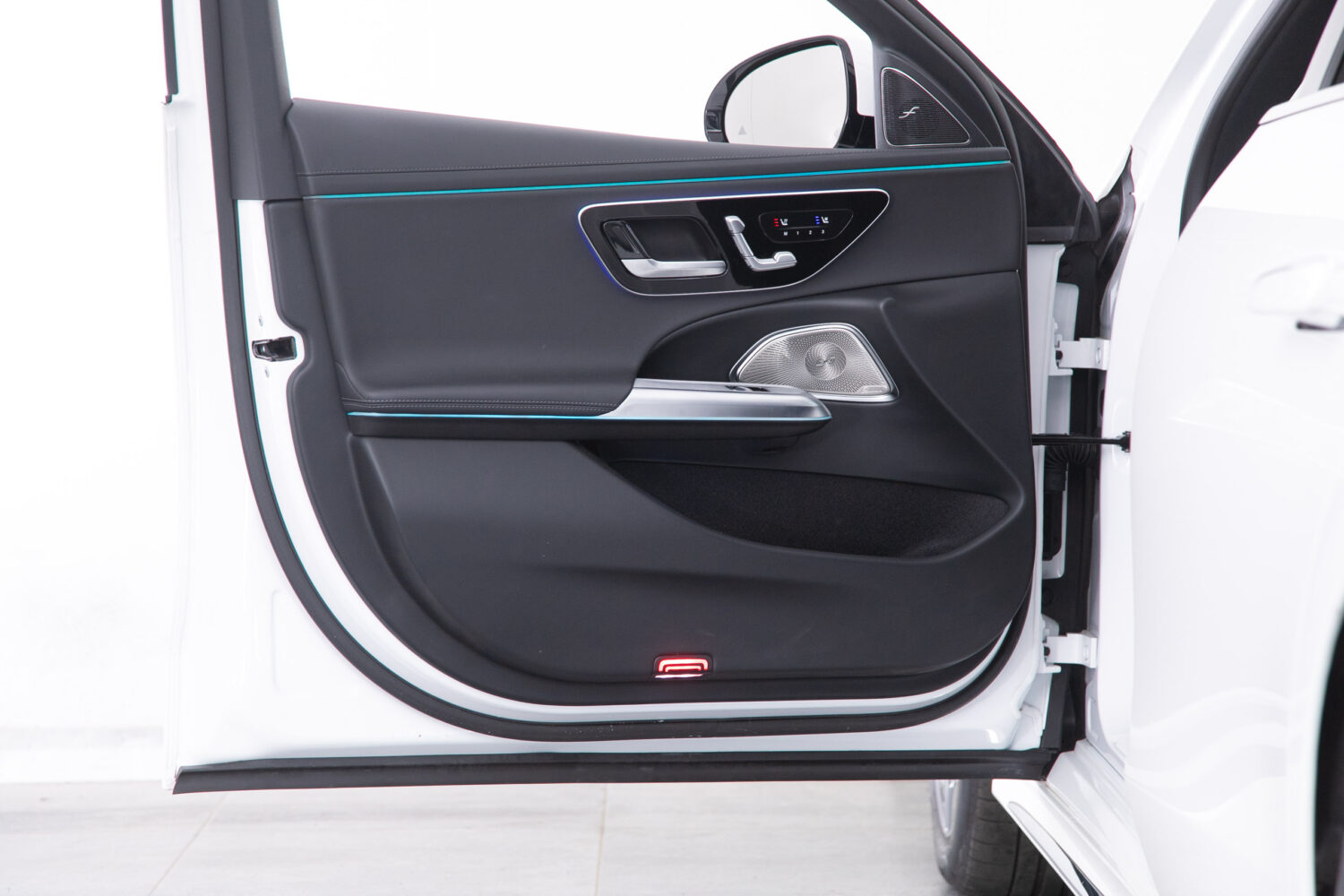Eクラス E220d ワゴン アバンギャルド ISG 搭載