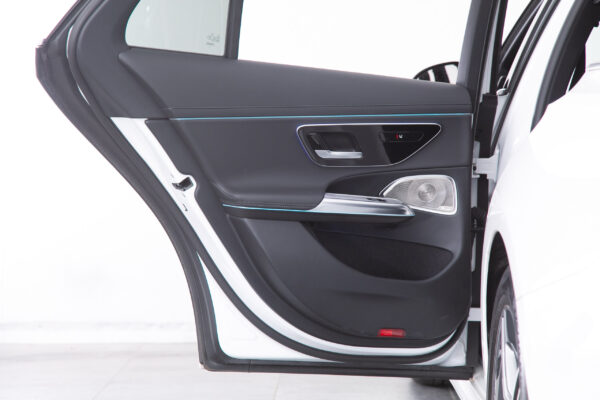 Eクラス E220d ワゴン アバンギャルド ISG 搭載