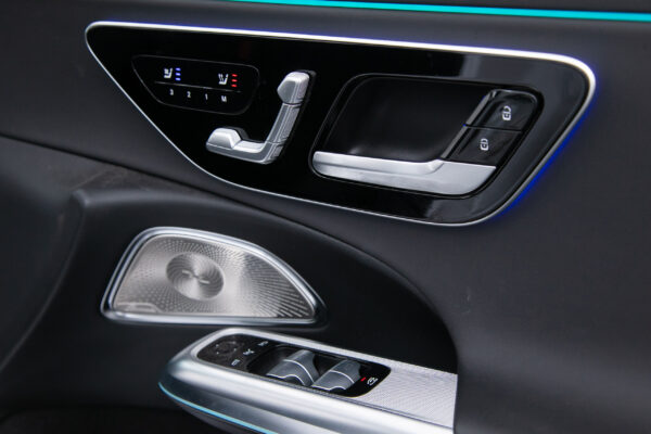 Eクラス E220d ワゴン アバンギャルド ISG 搭載