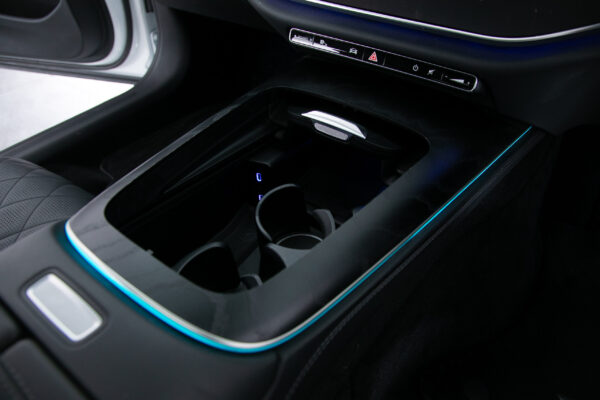 Eクラス E220d ワゴン アバンギャルド ISG 搭載