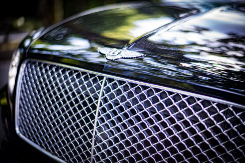 ベントレー・ベンテイガ V8（2021）王道となったパイオニア